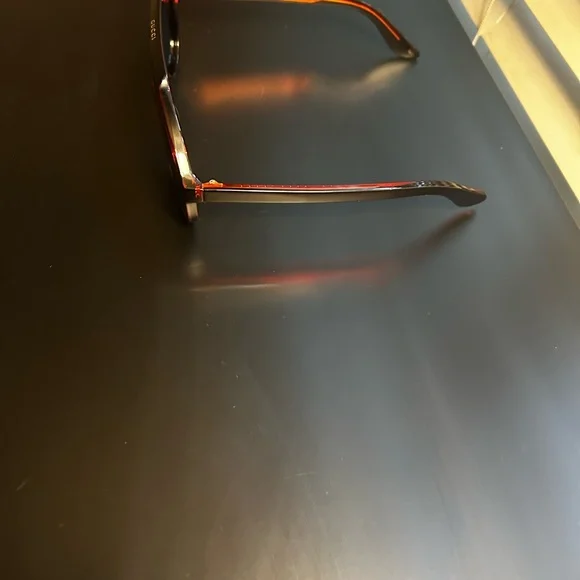 Gucci Black Sunglasses with Burgundy Case - Picture 4 of 6